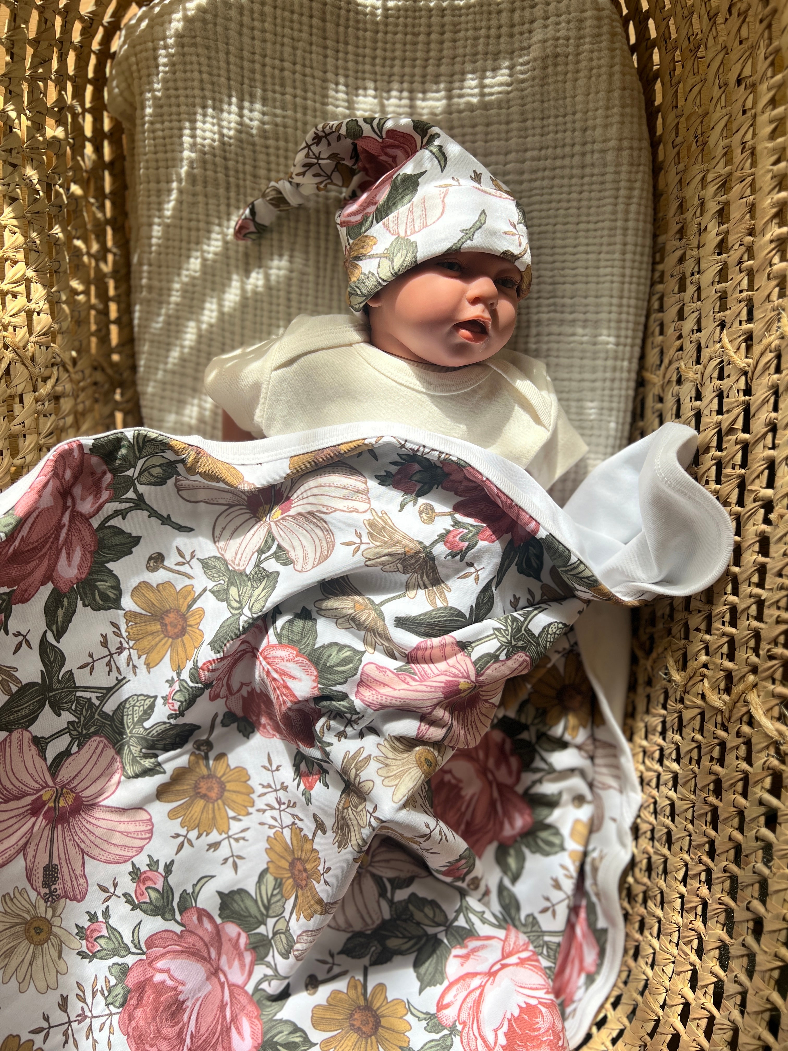 Skin to Skin: Copertina & Capellino