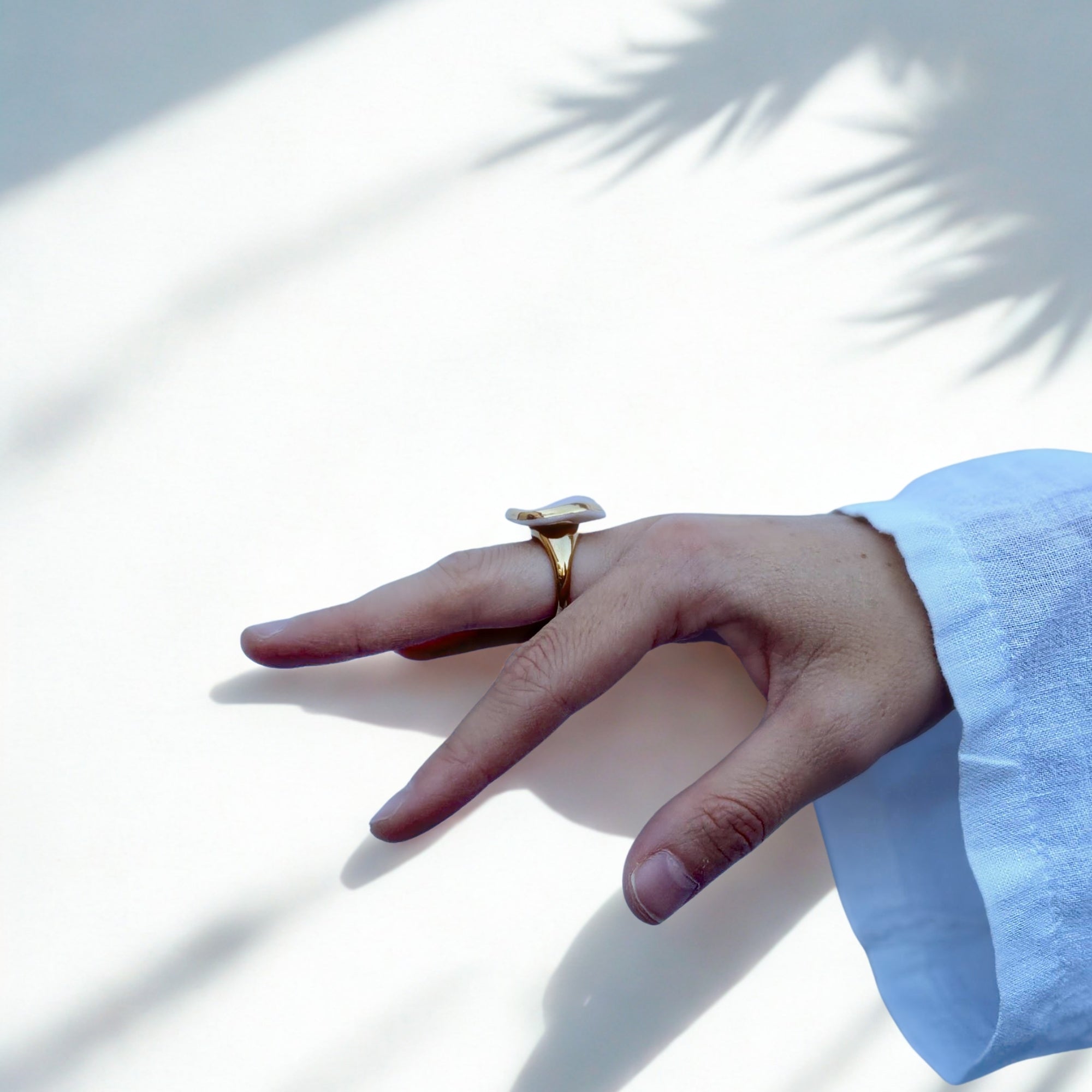 Leda | Handcrafted pink ceramic ring with gold luster