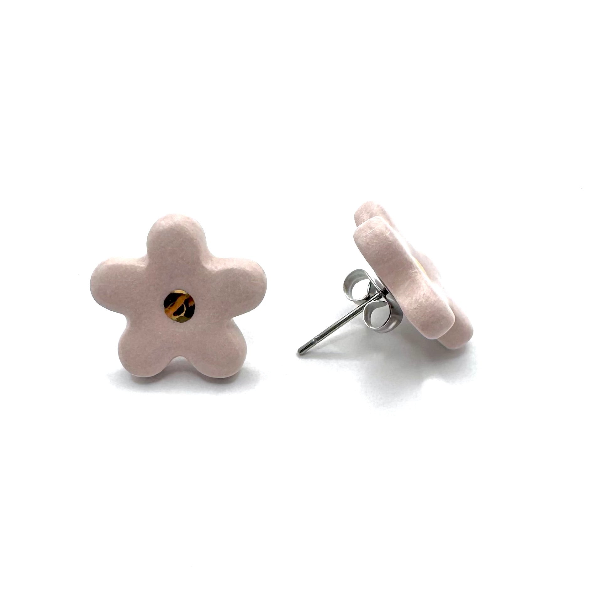 Margherita | Handcrafted pink floral ceramic stud earrings with golden detail