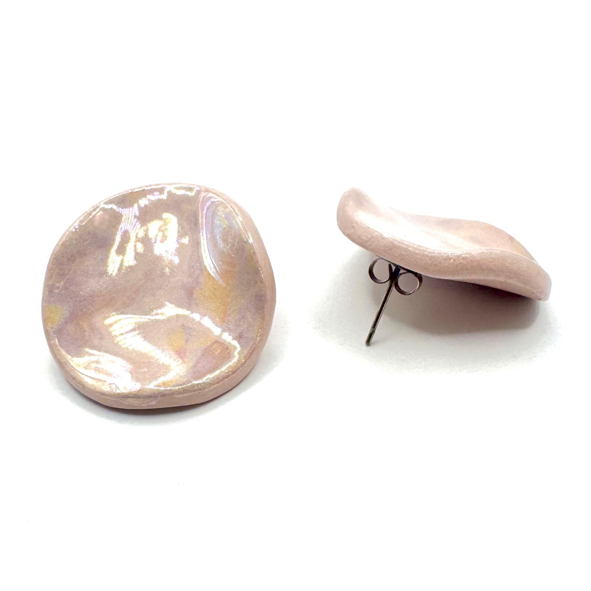Perla | Handcrafted pearl-pink ceramic stud earrings