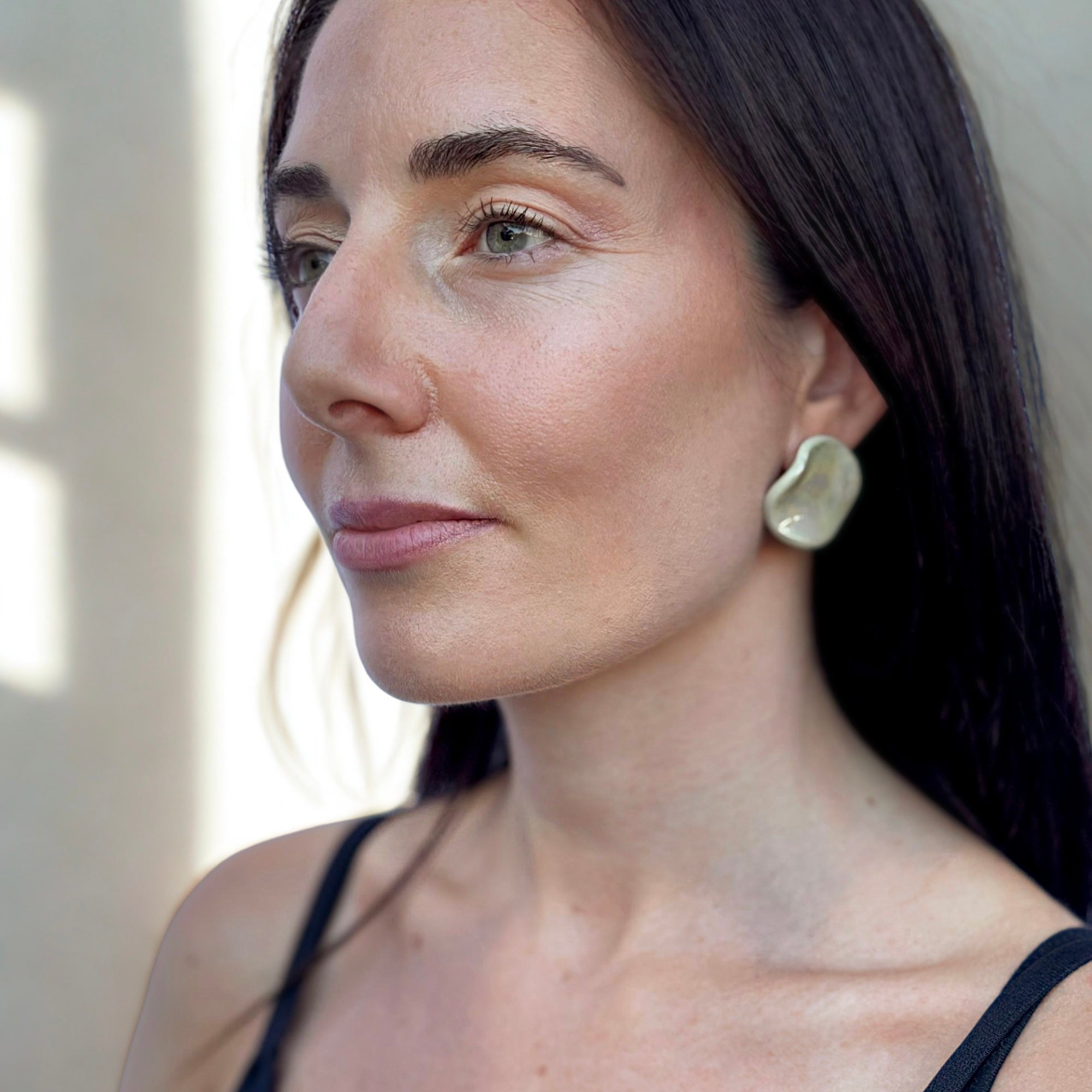 Perla | Handcrafted pearl sage-green ceramic stud earrings